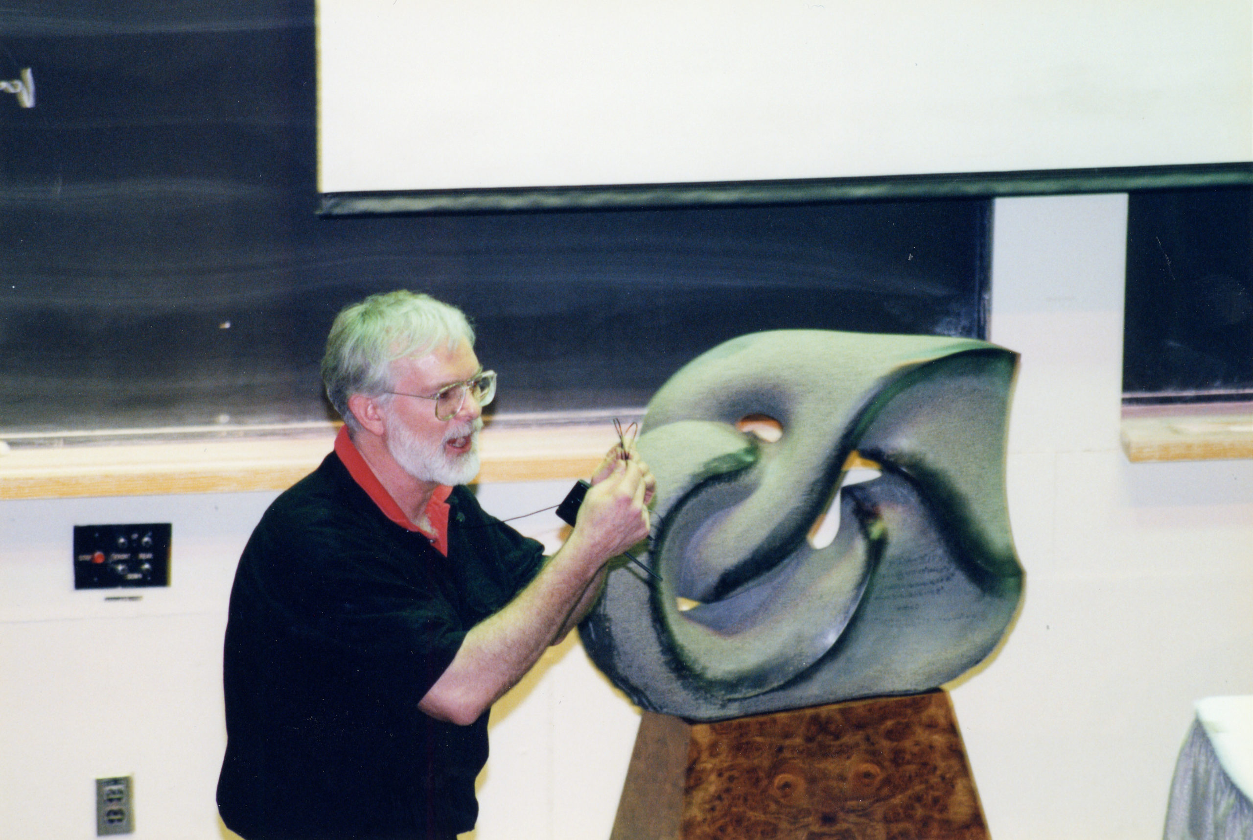 Artist Helaman Ferguson with his sculpture Figureight Knot Complement vii/CMI